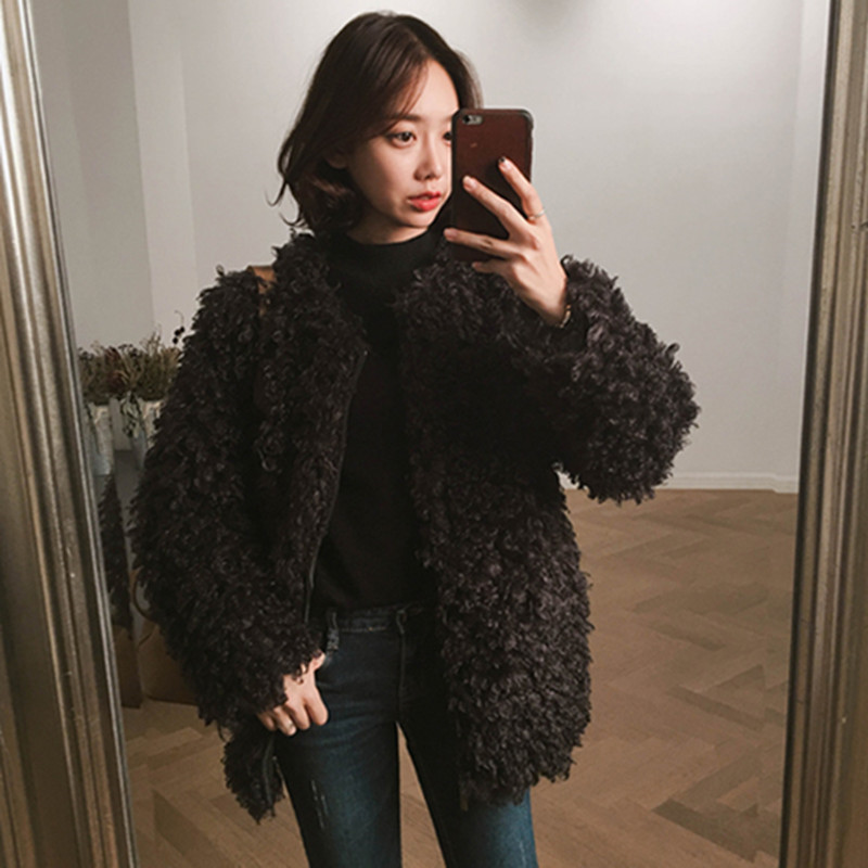 Loose teddy coat made from lamb wool