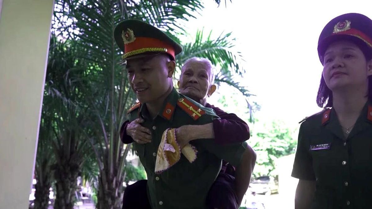 Công an Hà Nội nỗ lực thu nhận ADN, nối nhịp cầu đoàn tụ thiêng liêng - Chuyên trang An Ninh Thủ Đô - Báo Công an nhân dân