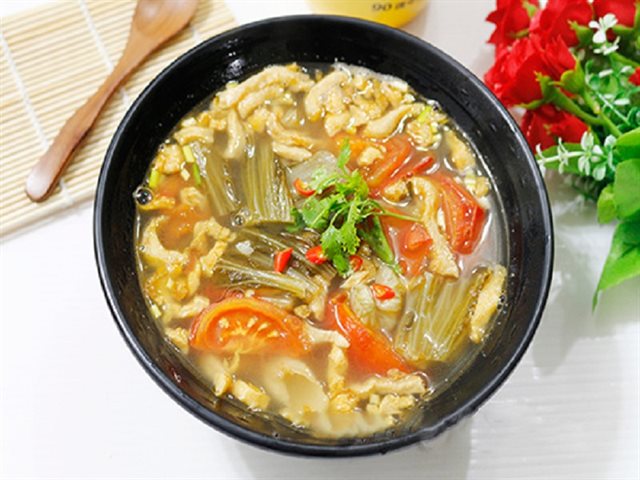 Canh Dưa Chua Nấu Tóp Mỡ