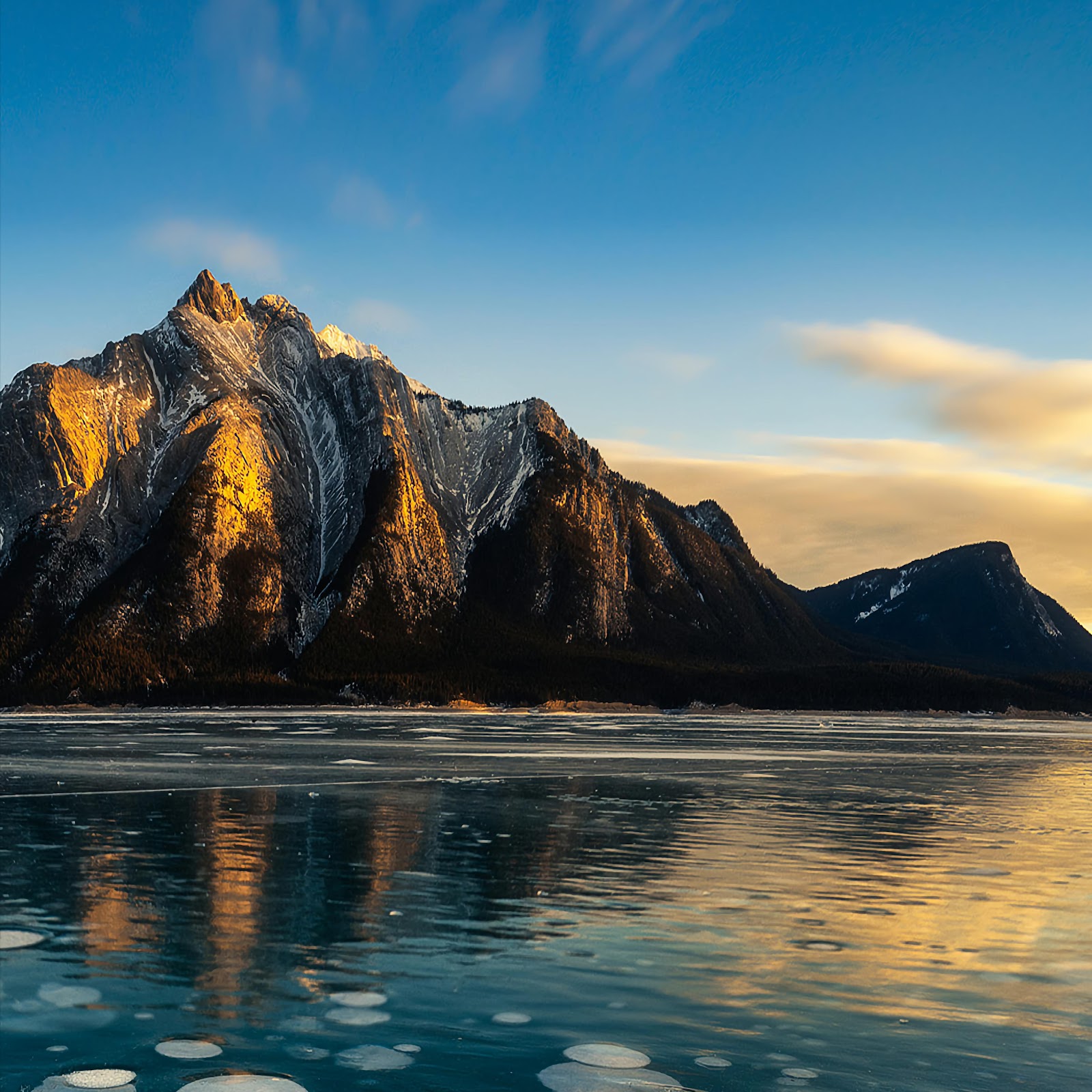 Download Frozen Bubbles on Abraham Lake 5K iPhone