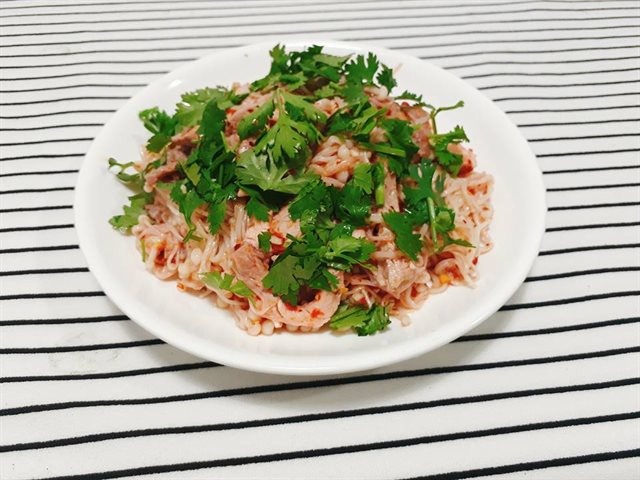 Nấm Kim Châm Trộn Cay Ngon