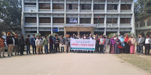 সরিষাবাড়ীতে পে-স্কেল বাস্তবায়নের দাবীতে কর্মবিরতি ও বিক্ষোভ