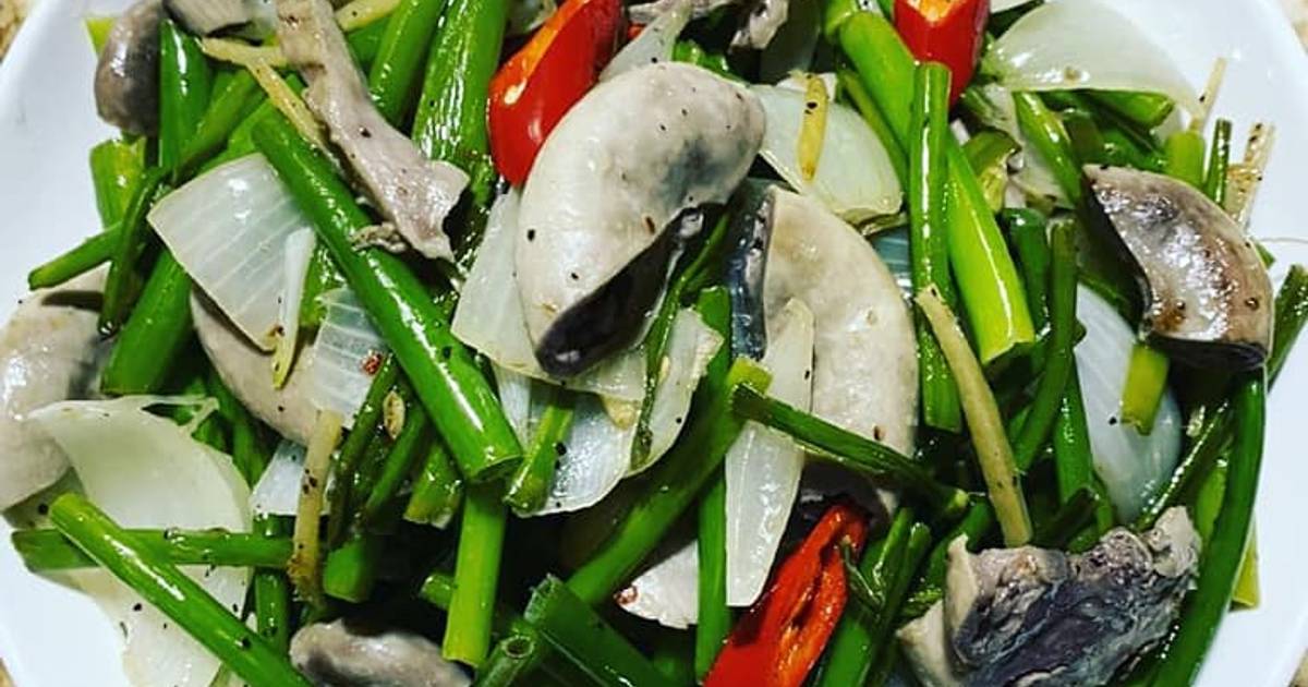 Dồi trường xào bông hành 🧅🌶️