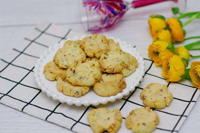 Bánh Quy Bơ Đơn Giản Cho Ngày 8/3