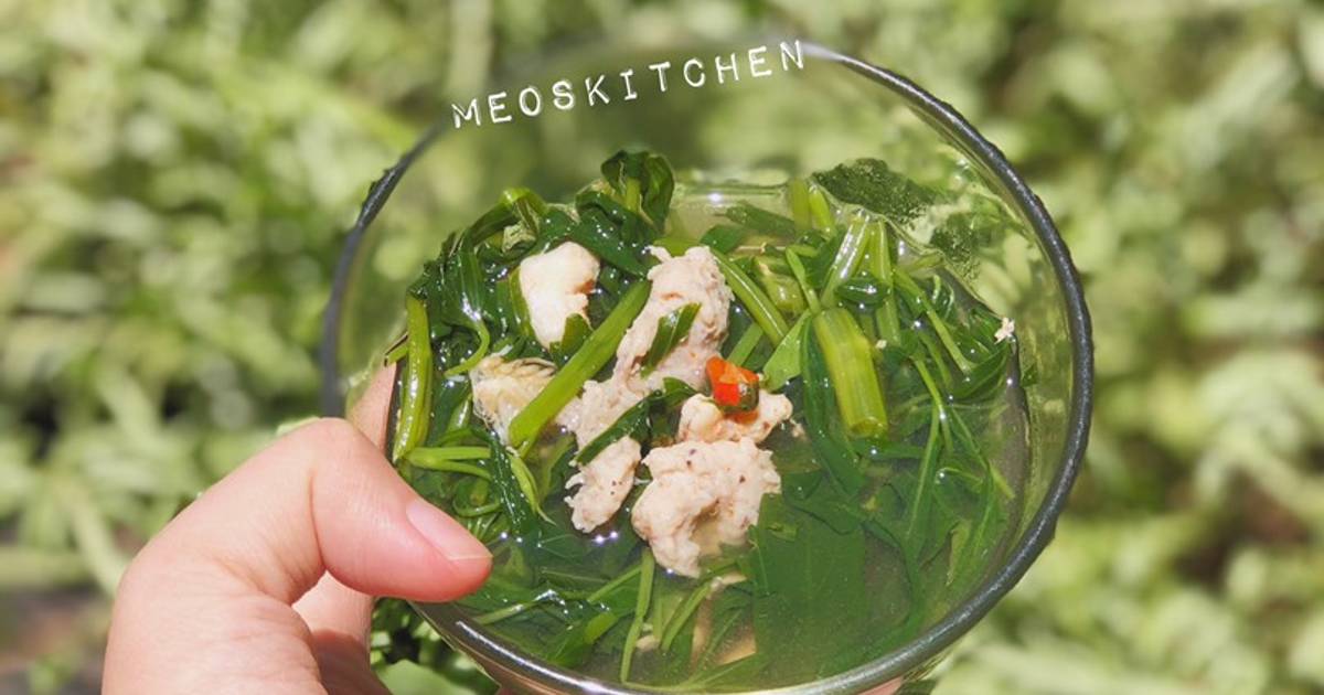 Canh rau muống nấu tôm, chả cá trôi