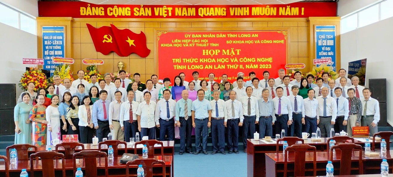 Ảnh lưu niệm buổi họp mặt