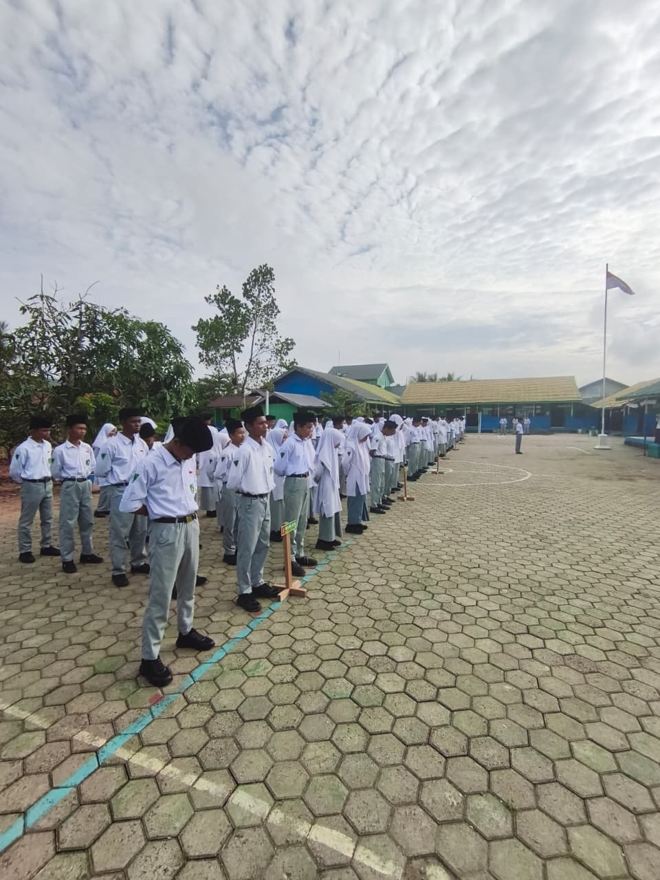 Apel Senin