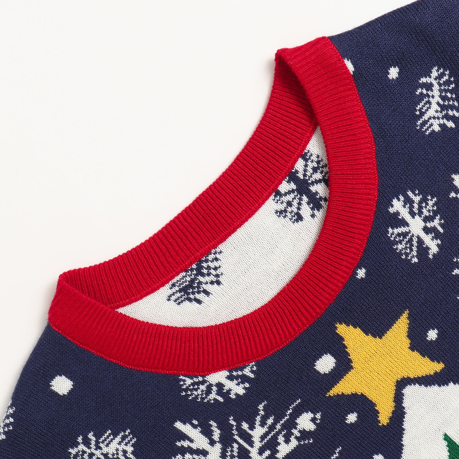 Unisex Christmas Sweater with Reindeer and Tree Jacquard