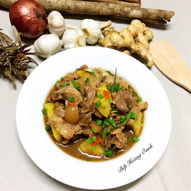 Thịt Bê Rim Mắm Với Thơm