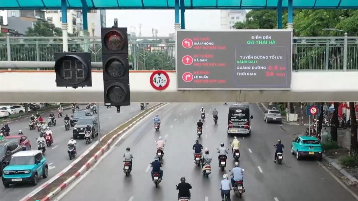 Màn hình LED giao thông giúp người dân chủ động tránh ùn tắc - Đài Phát thanh và truyền hình Hà Nội