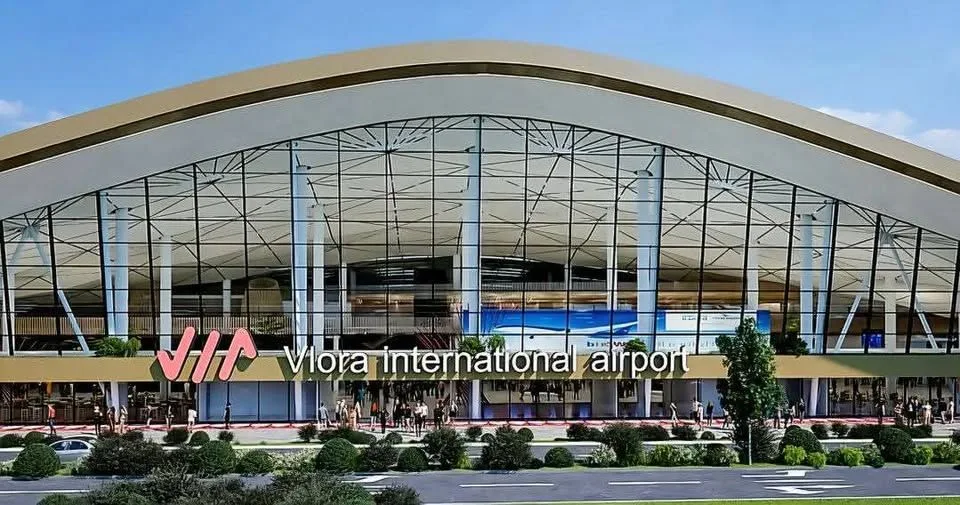 Aeroporti Vlorës: Probleme, vonesa dhe impakt negativ në turizëm