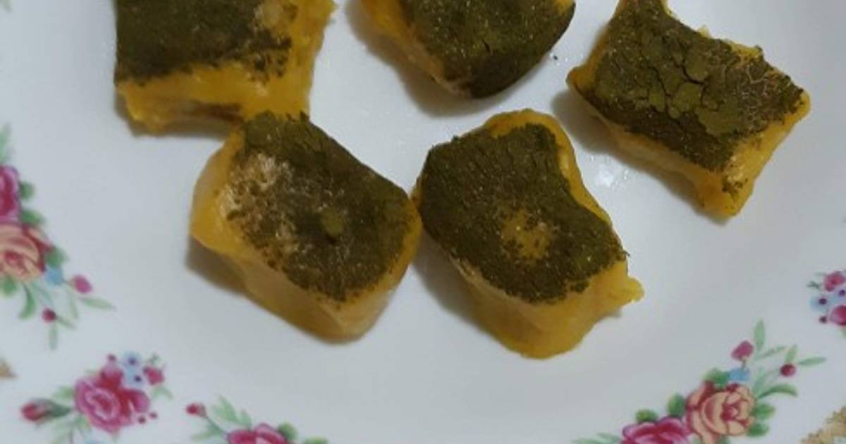 Bánh bí đỏ rắc bột chùm ngây