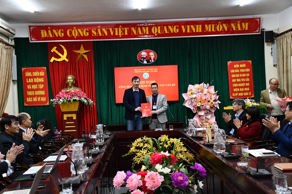 Hội nghị công bố quyết định về công tác cán bộ