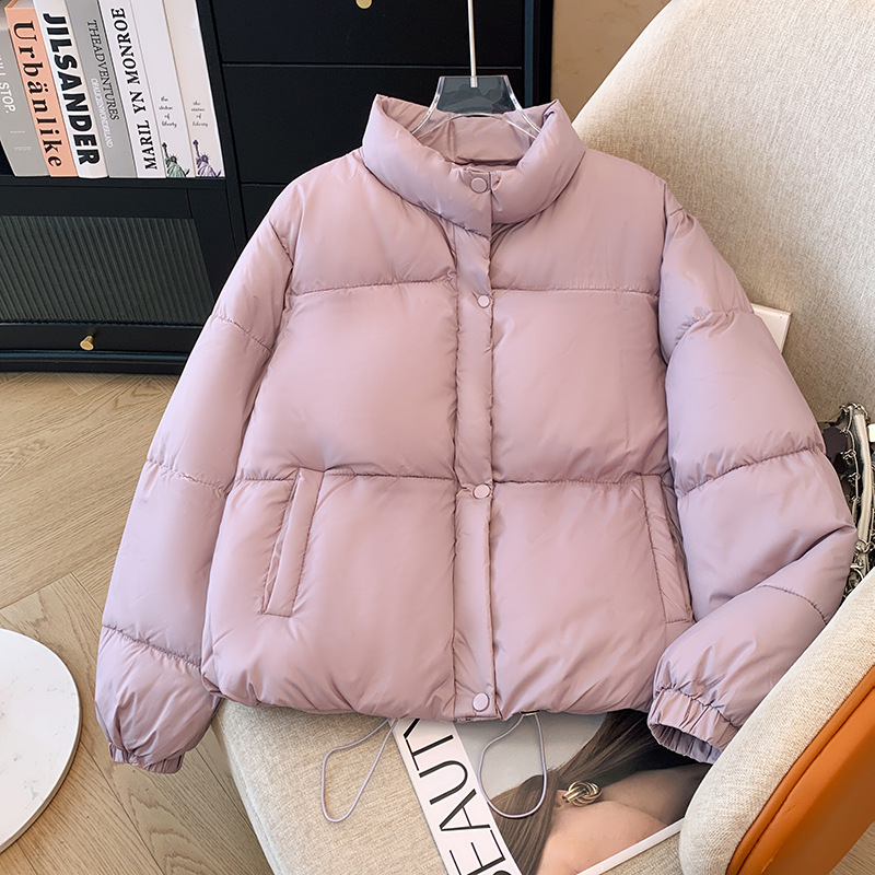 Short women’s padded jacket in a relaxed fit