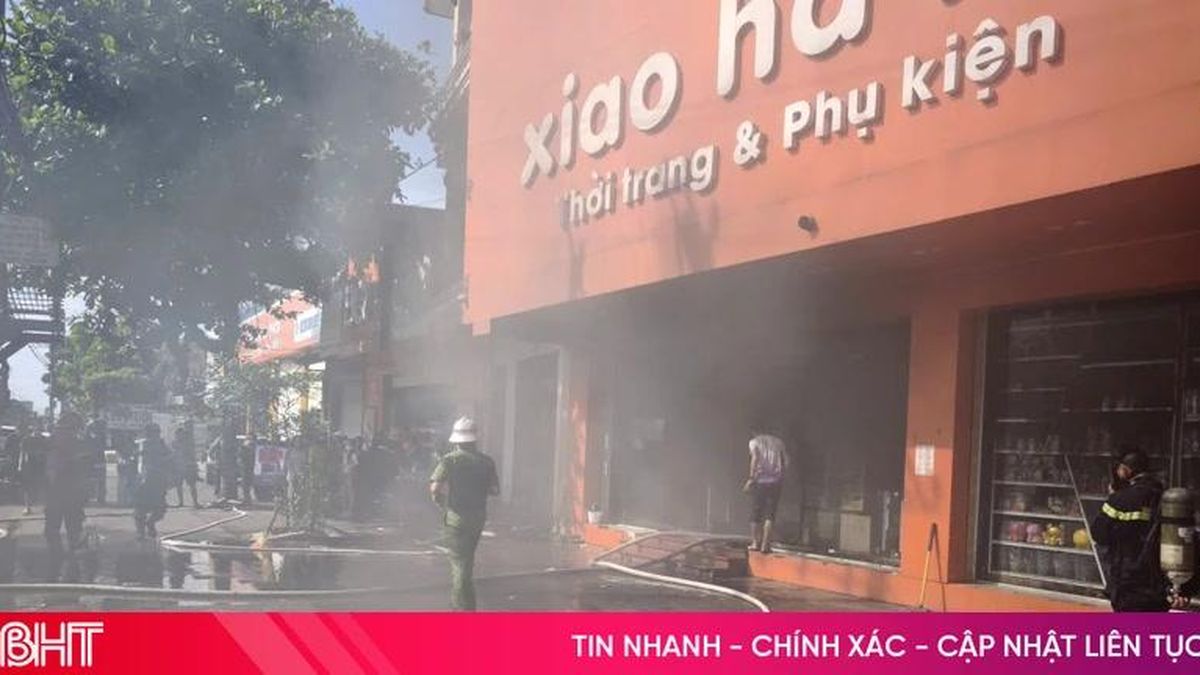 Kịp thời khống chế vụ cháy cửa hàng Xiao ha ha ở trung tâm Hà Tĩnh - Báo Hà Tĩnh