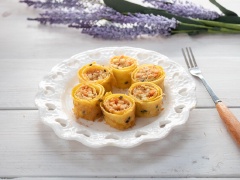 Trứng cuộn cà rốt dưa leo chiên vàng thơm, ngon ngon rất dễ làm mà hương vị thì không chê vào đâu được nha. Nếu đã chán những kiểu chiên trứng thông thường thì có thể thử ngay công thức này nhé.