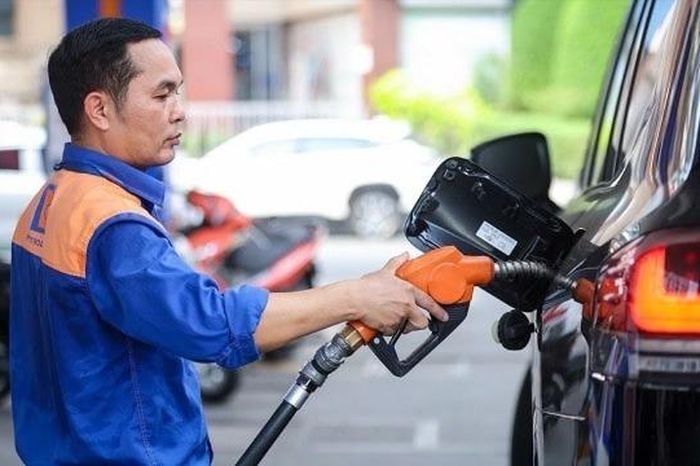 Chính phủ giảm thuế xăng dầu về 0% đến hết ngày 15/4 - Đài Phát thanh và truyền hình Hà Nội