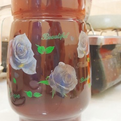 Cho hết phền củ năng và nước đường vào bình nước mát . Khuấy đều và thưởng thức. Món này ngon nhất là khi được ướp lạnh đấy bạn nhé.