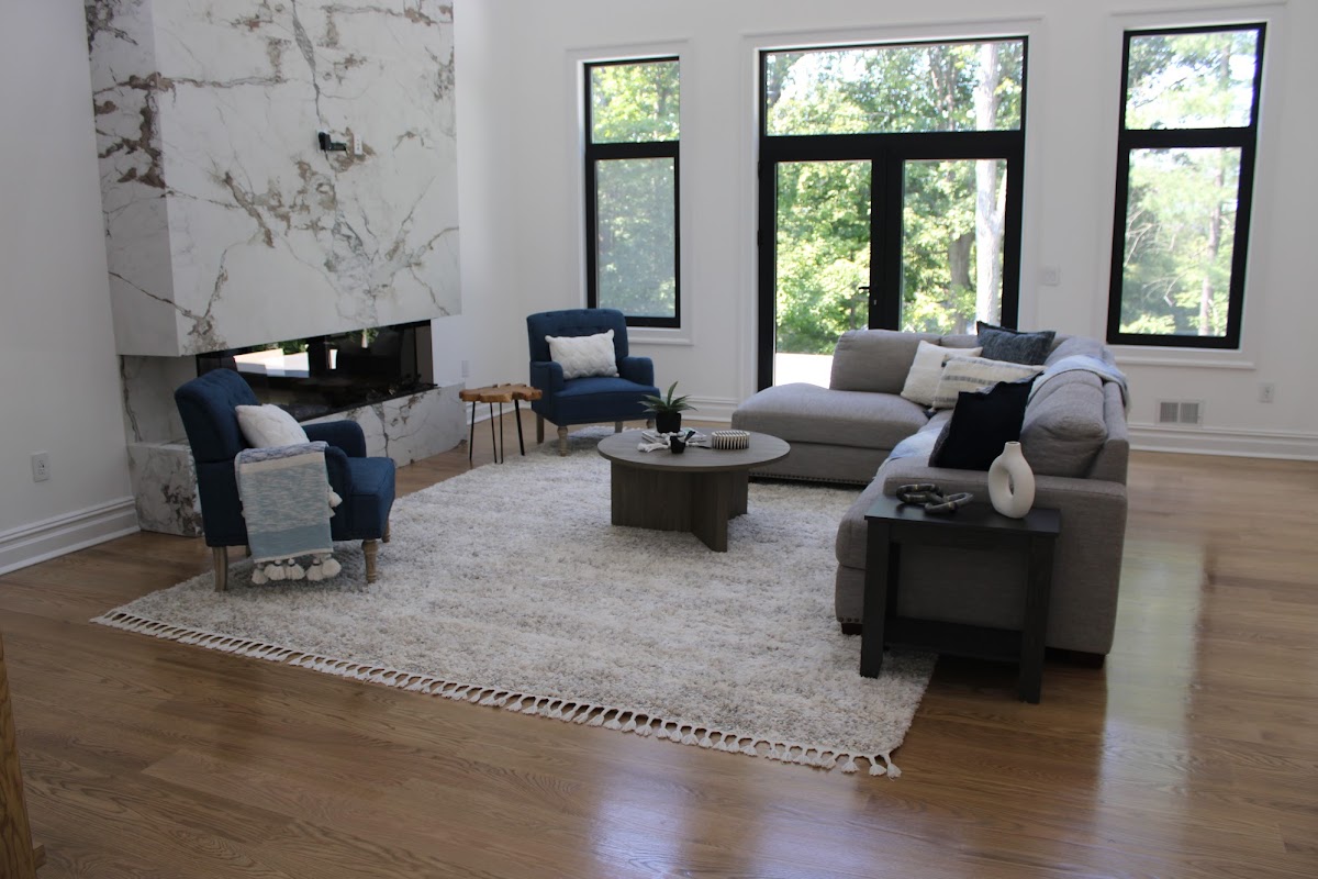 Living/Family Rooms image