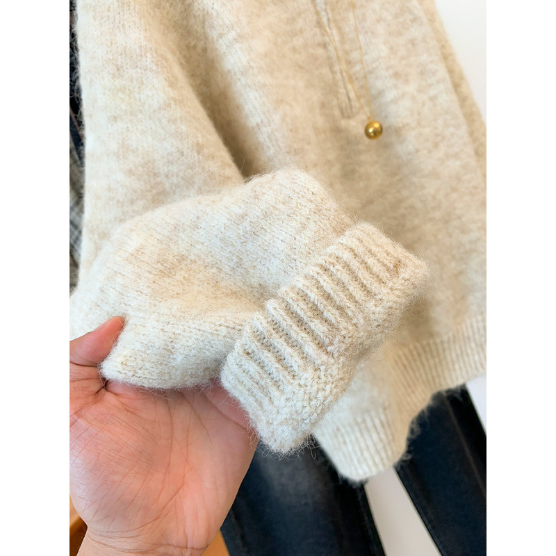 Women's knitted hoodie with half zipper