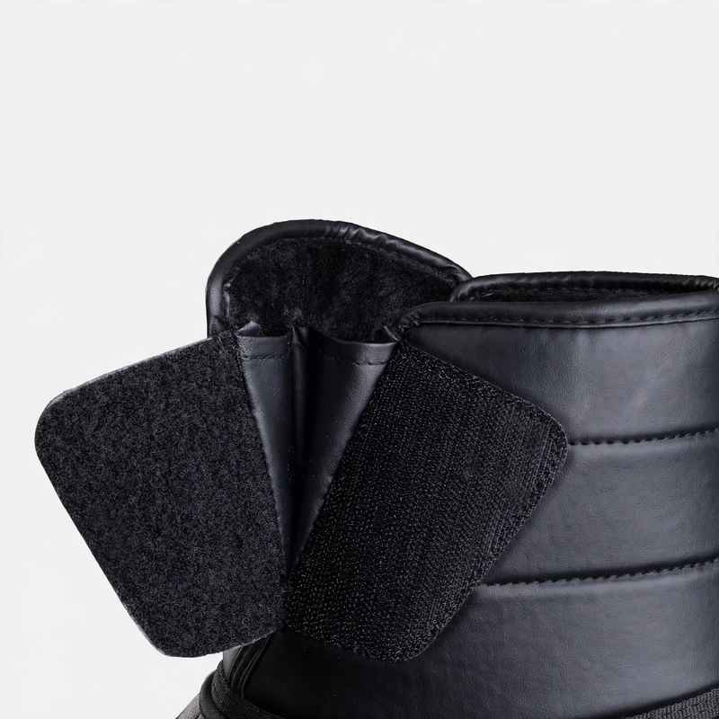 Insulated Men's Winter Boots for Outdoor Activities