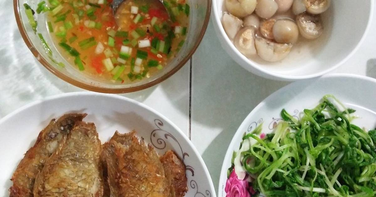 Cá mó chiên châm nước mắm hành
