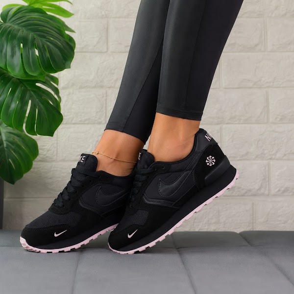 Nike Venture Runner Negro Rosa
