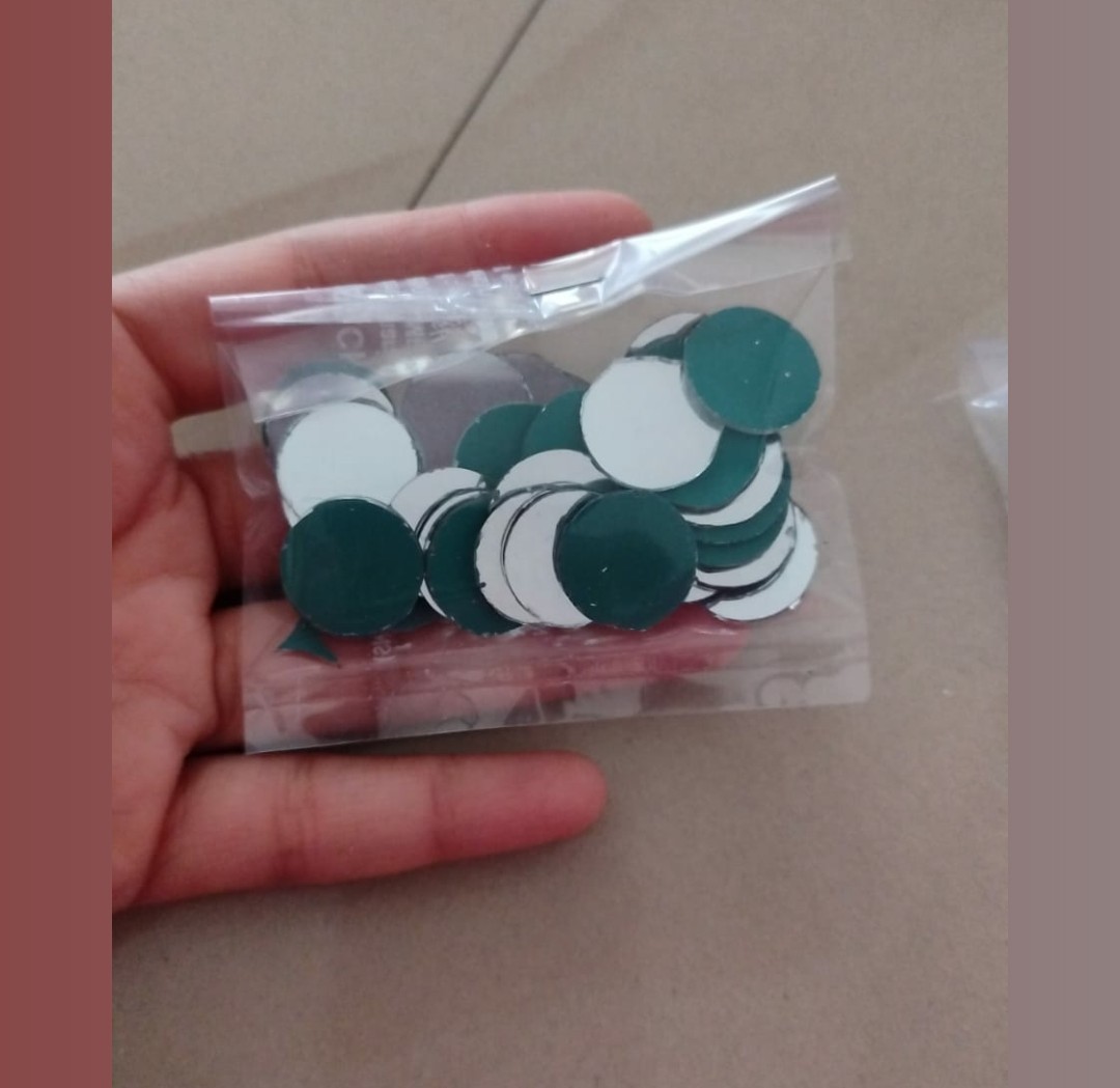 Medium Round Mirrror  pack of 25 gm