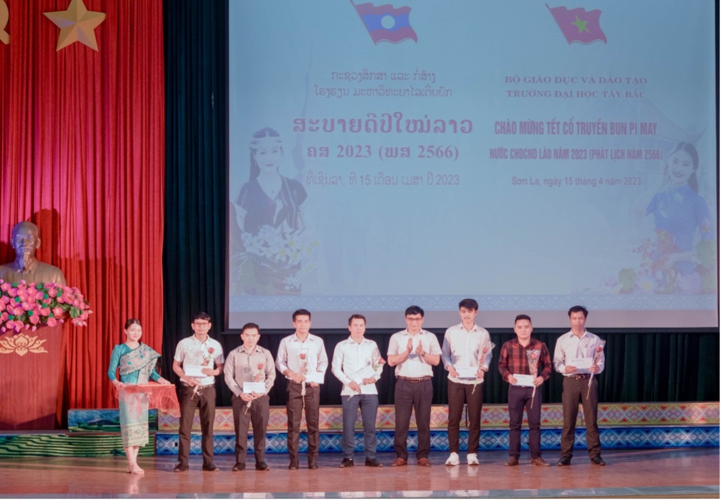 Trường Đại học Tây Bắc tổ chức Tết cổ truyền Bunpimay cho lưu học sinh Lào trong không khí đầm ấm vui tươi