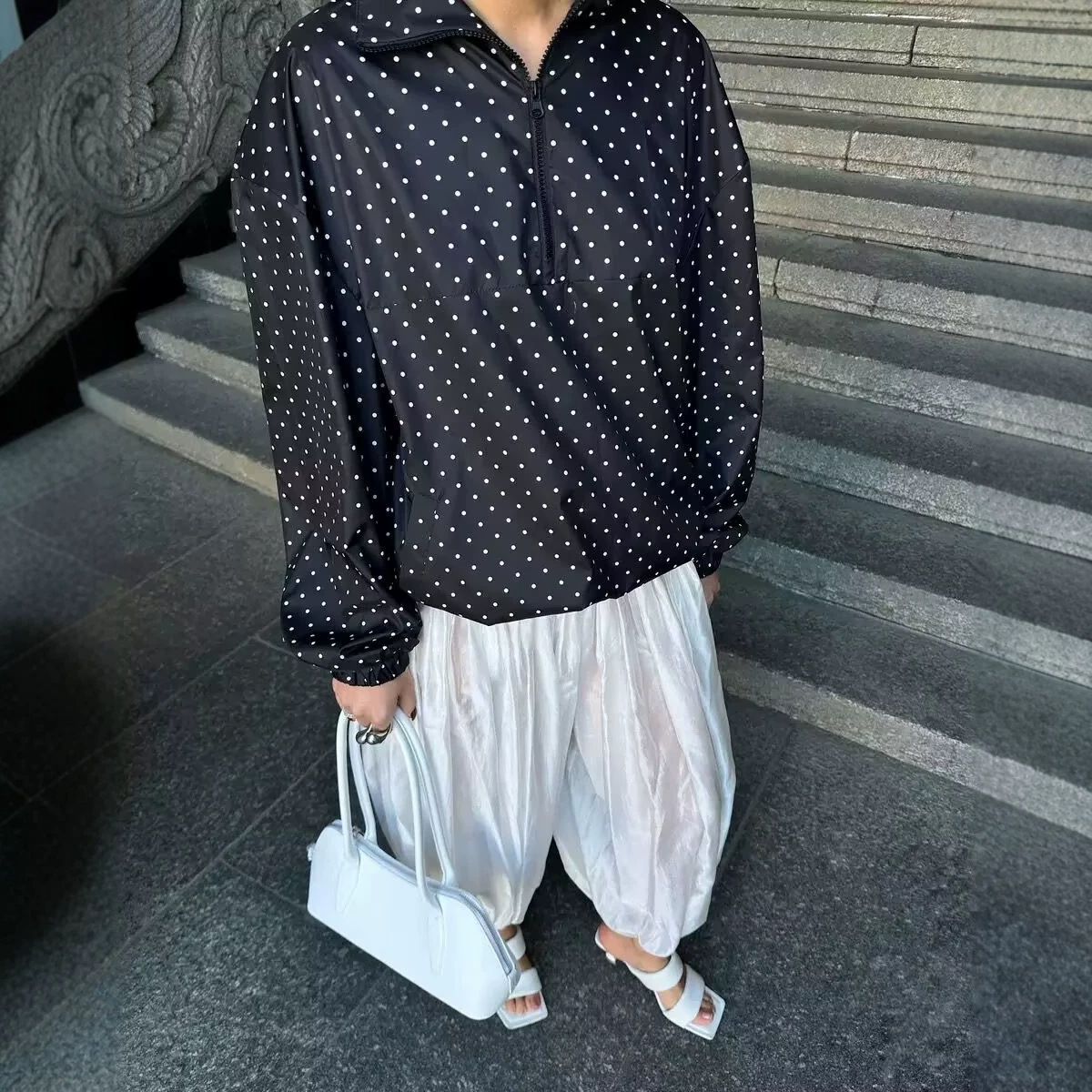 Unisex sweatshirt with stand-up collar and polka dot pattern