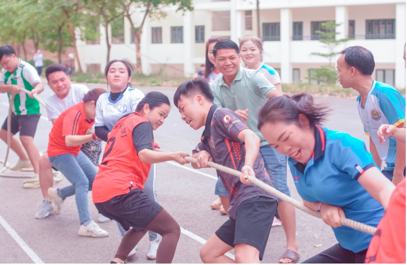 Trường Đại học Tây Bắc tổ chức Tết cổ truyền Bunpimay cho lưu học sinh Lào trong không khí đầm ấm vui tươi