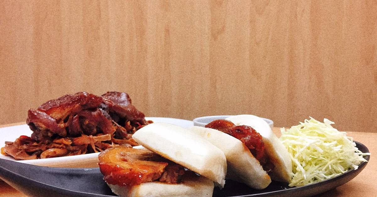 Chân giò hầm kẹp bánh bao