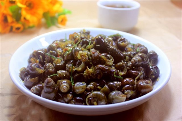 Ốc Đá Xào Sả Ớt