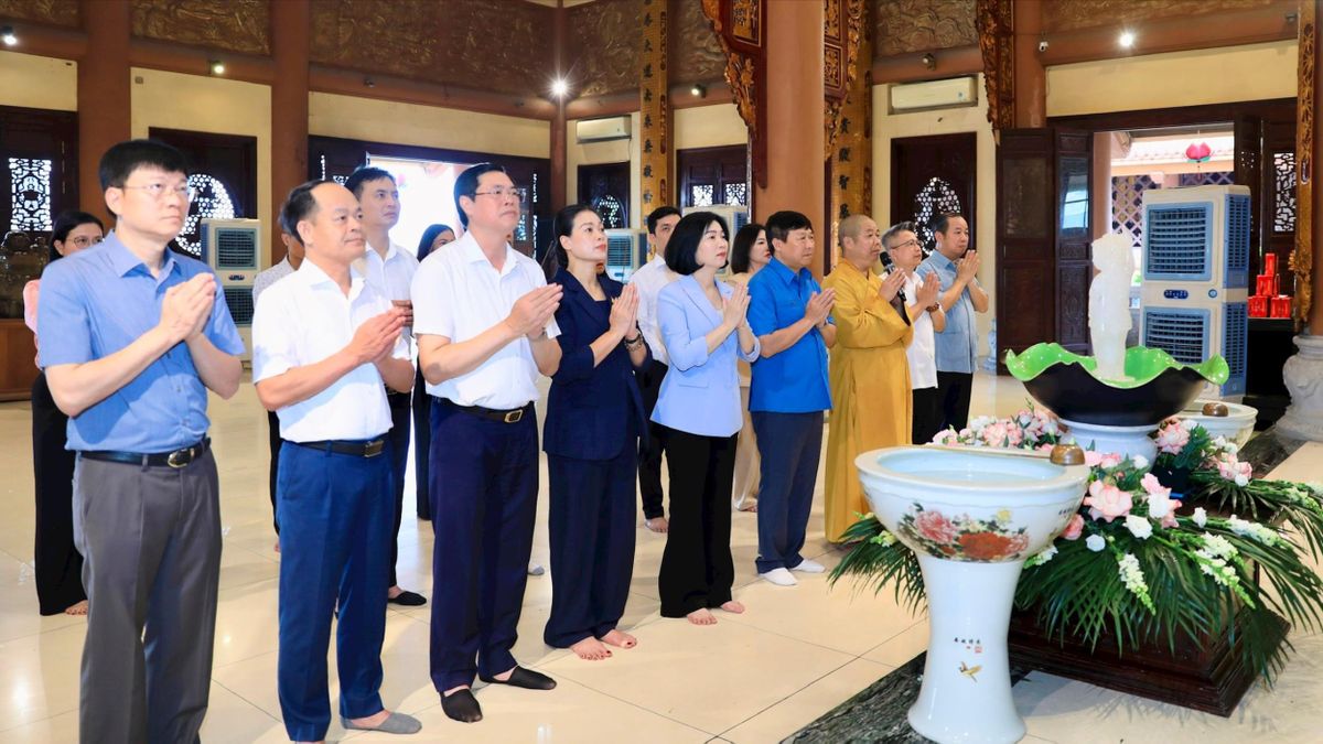 Chủ tịch HĐND TP Hà Nội chúc mừng Đại lễ Phật đản năm 2026 - Đài Phát thanh và truyền hình Hà Nội