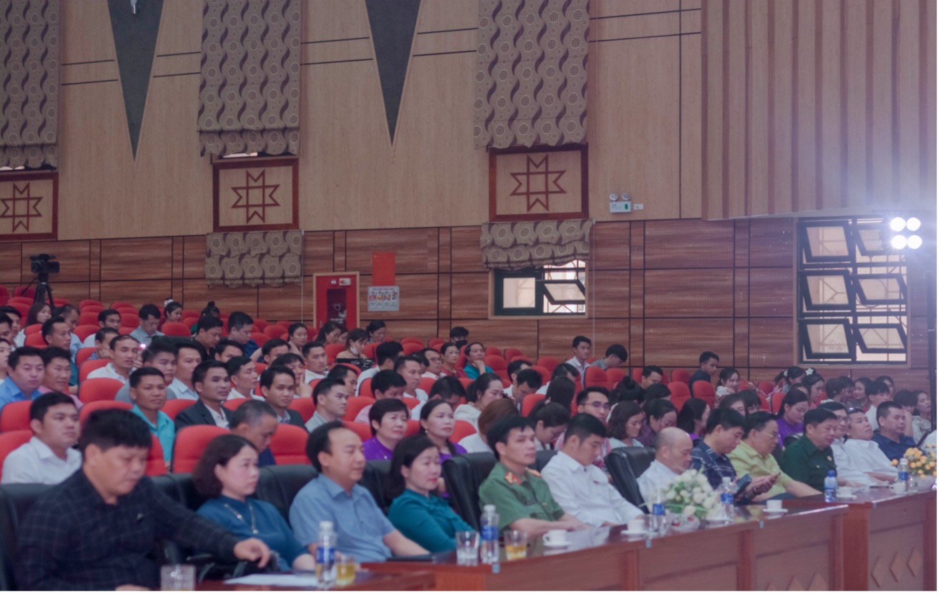 Trường Đại học Tây Bắc tổ chức Tết cổ truyền Bunpimay cho lưu học sinh Lào trong không khí đầm ấm vui tươi