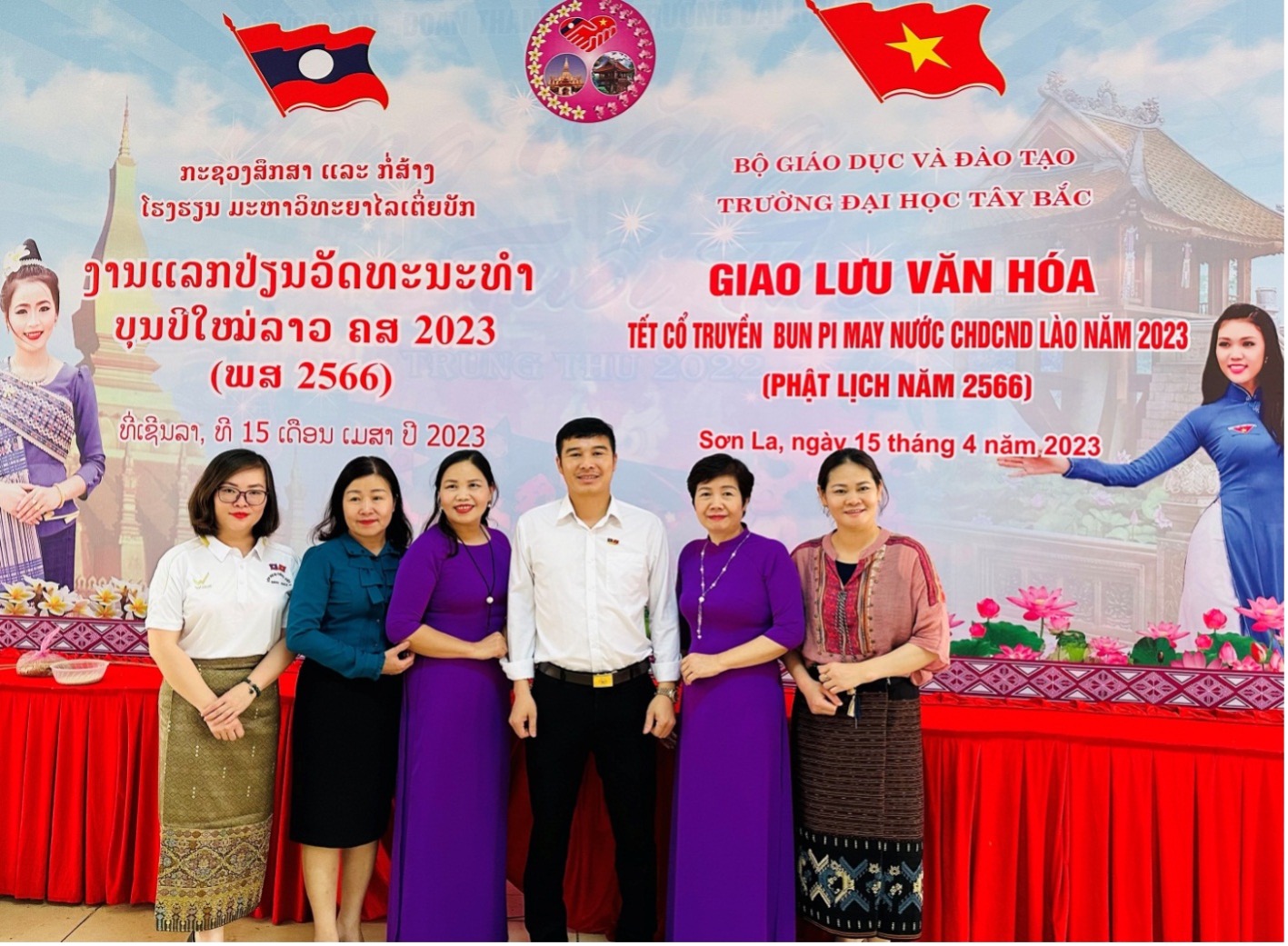 Trường Đại học Tây Bắc tổ chức Tết cổ truyền Bunpimay cho lưu học sinh Lào trong không khí đầm ấm vui tươi