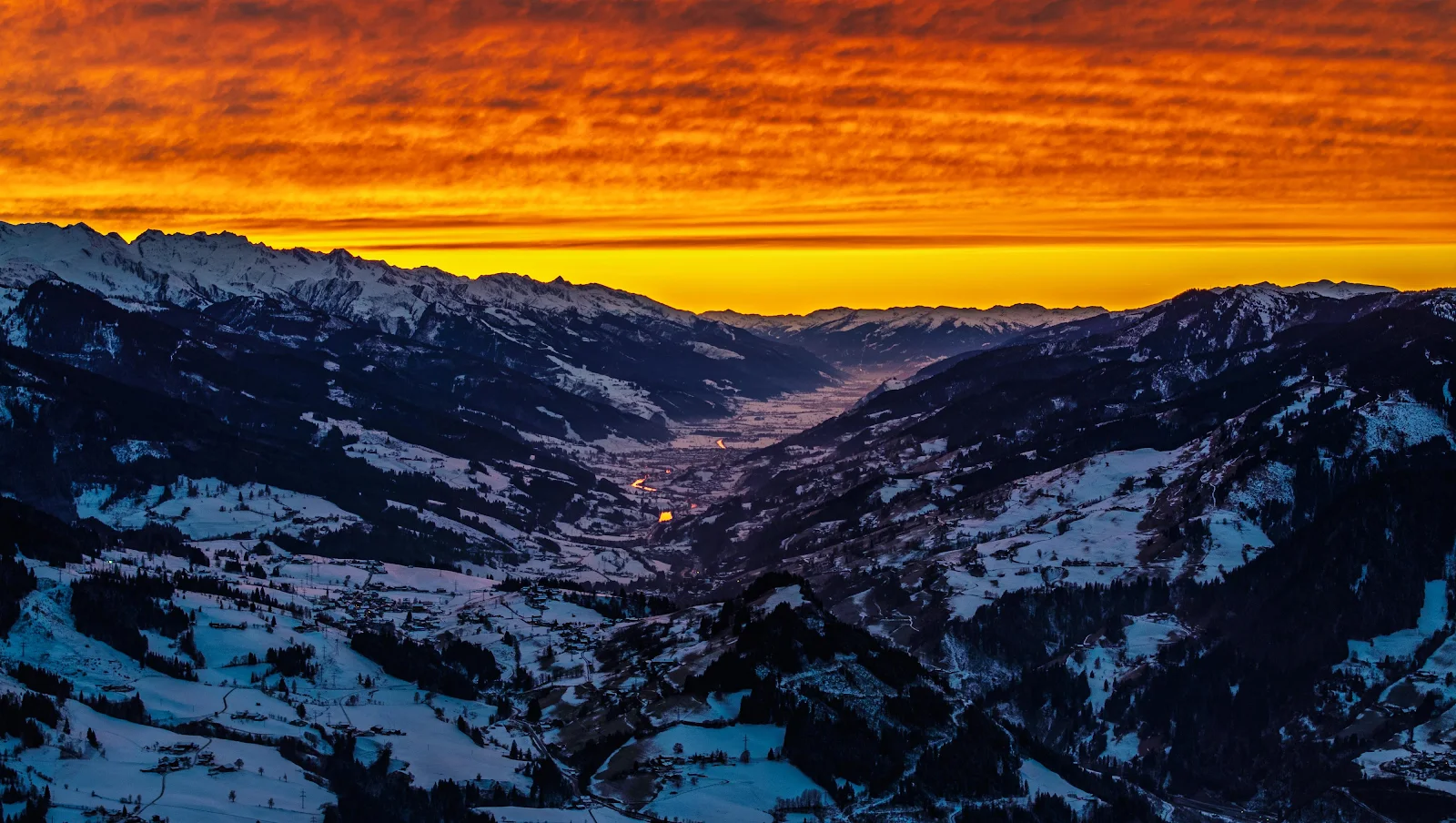 Snowy Mountain Valley Sunset - Landscape Photography 4K Wallpaper (4000x2260)