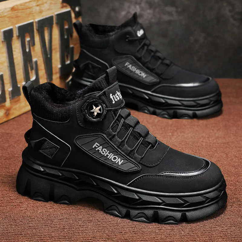 Insulated Men's Boots with Twist Closure