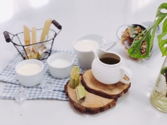 Đầu tiên ta chuẩn bị đầy đủ nguyên liệu.