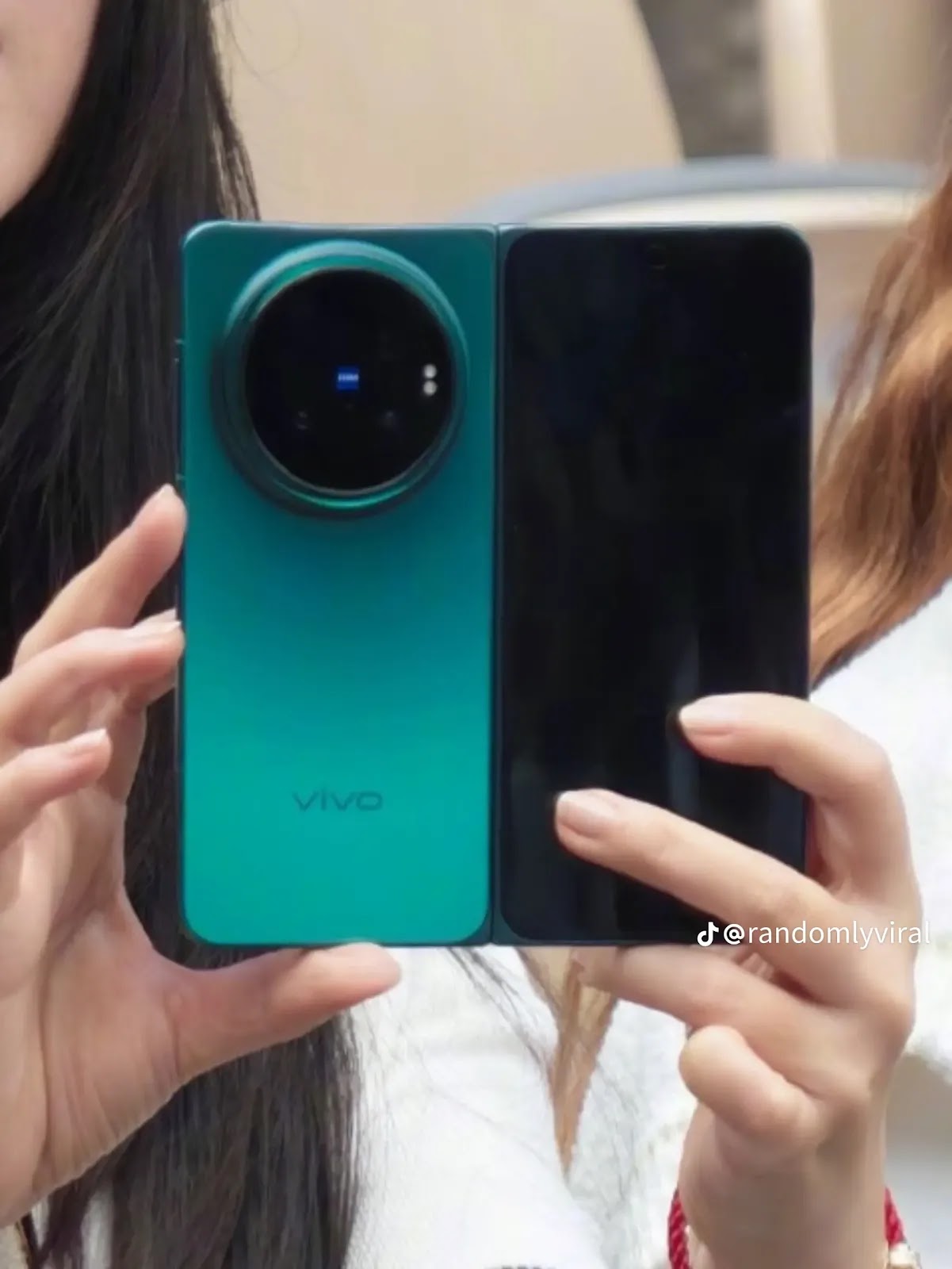 Vivo X Fold 6 Lộ Ảnh Thực Tế, Smartphone Gập Đẹp Nhất Năm 2026 Đã Xuất Hiện? #VivoXFold6, #Vivo, #FoldablePhone, #SmartphoneGap, #Zeiss, #Dimensity9500, #GalaxyZFold8, #HonorMagicV6, #OPPOFindN6, #CongNghe, #TinCongNghe, #TimKiemTop 🌿🤔