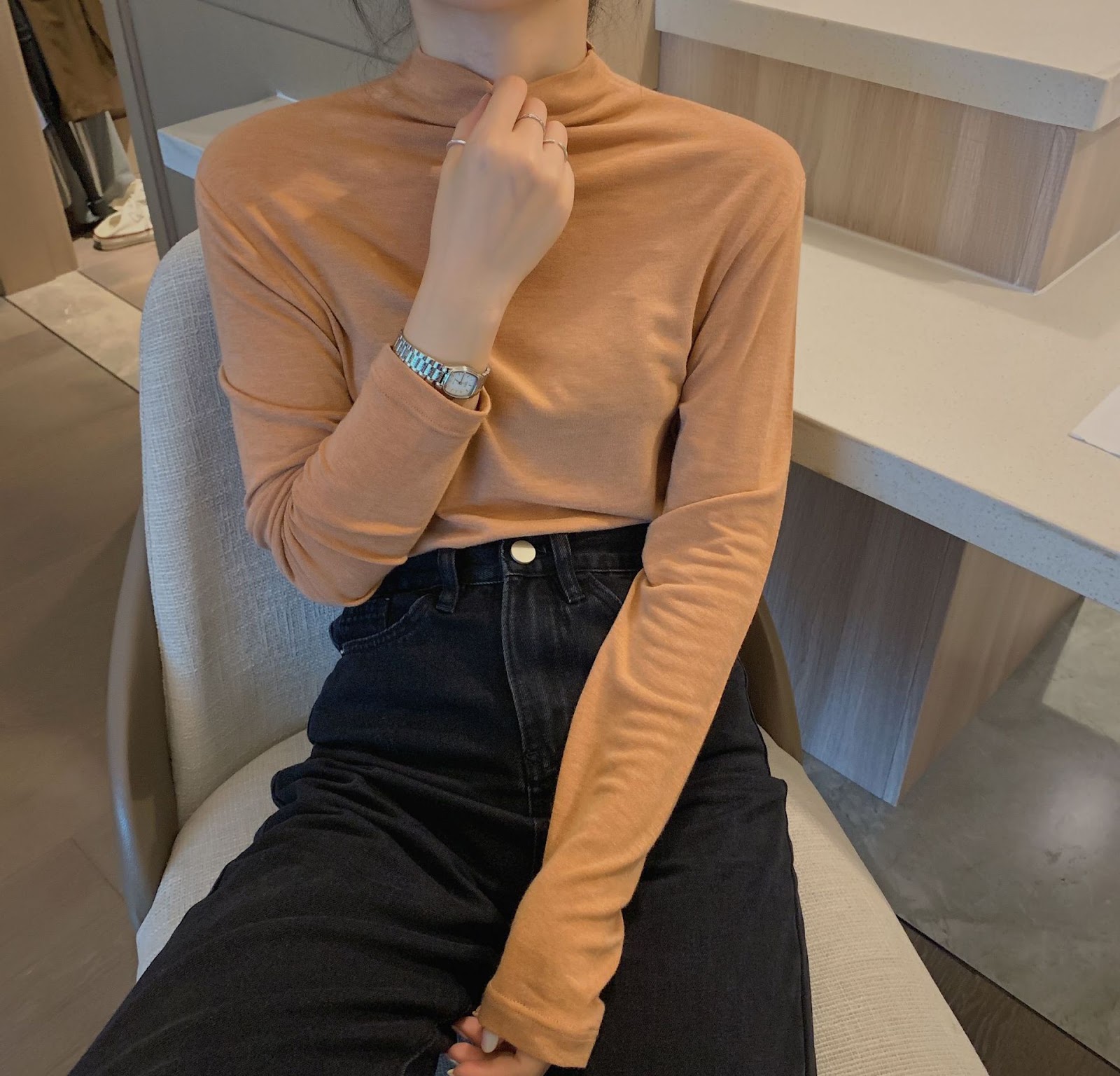Cotton long-sleeve shirt, round neckline, basic style