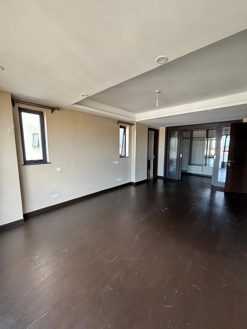 Duplex 4-Bedroom Apartment — photo 26 of 30