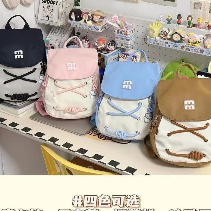 Lightweight backpack for school and everyday use, expandable