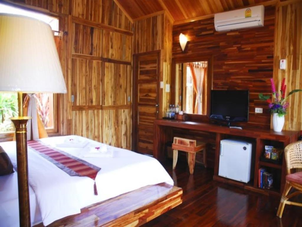 Deluxe Bungalow Thumbnail 4