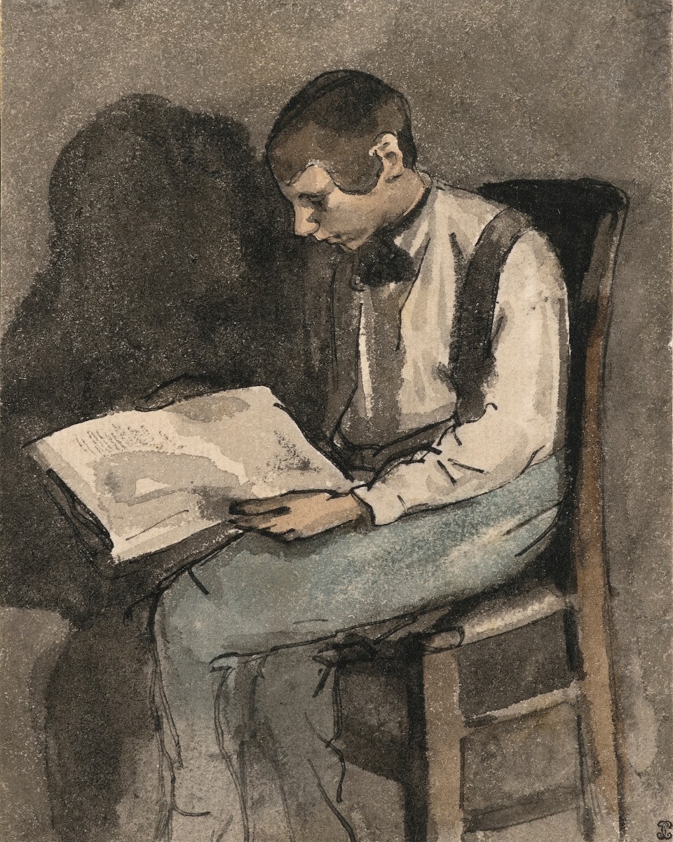 Jeune homme assis lisant