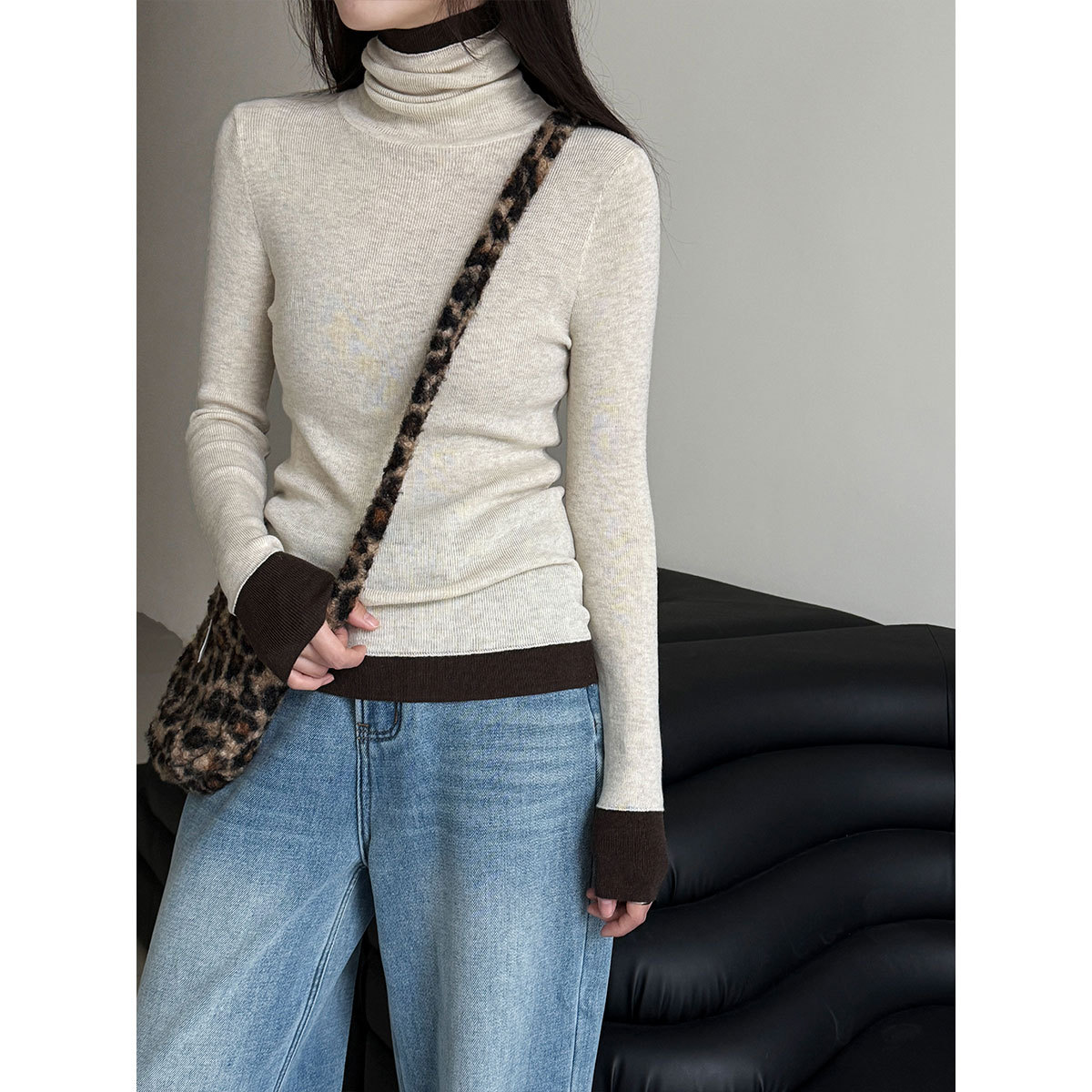 Women's knitted pullover with stand-up collar and contrast details