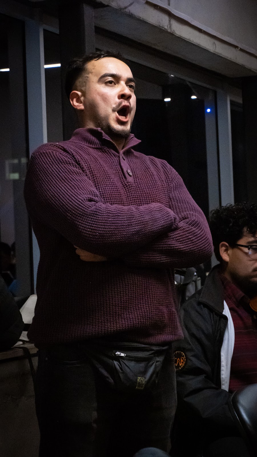 El solista canta
