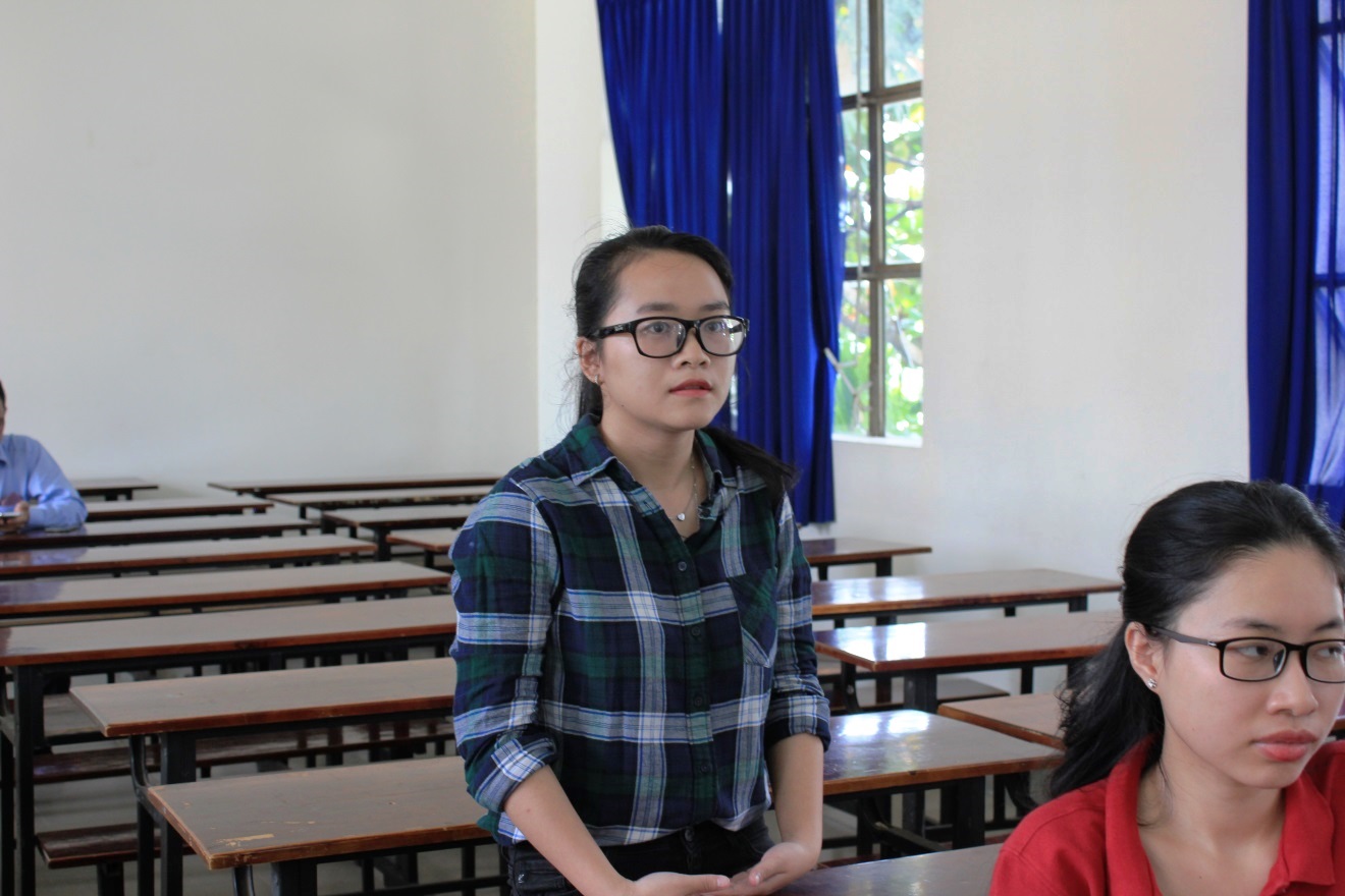 Sinh viên đặt câu hỏi về các vị trí tuyển dụng