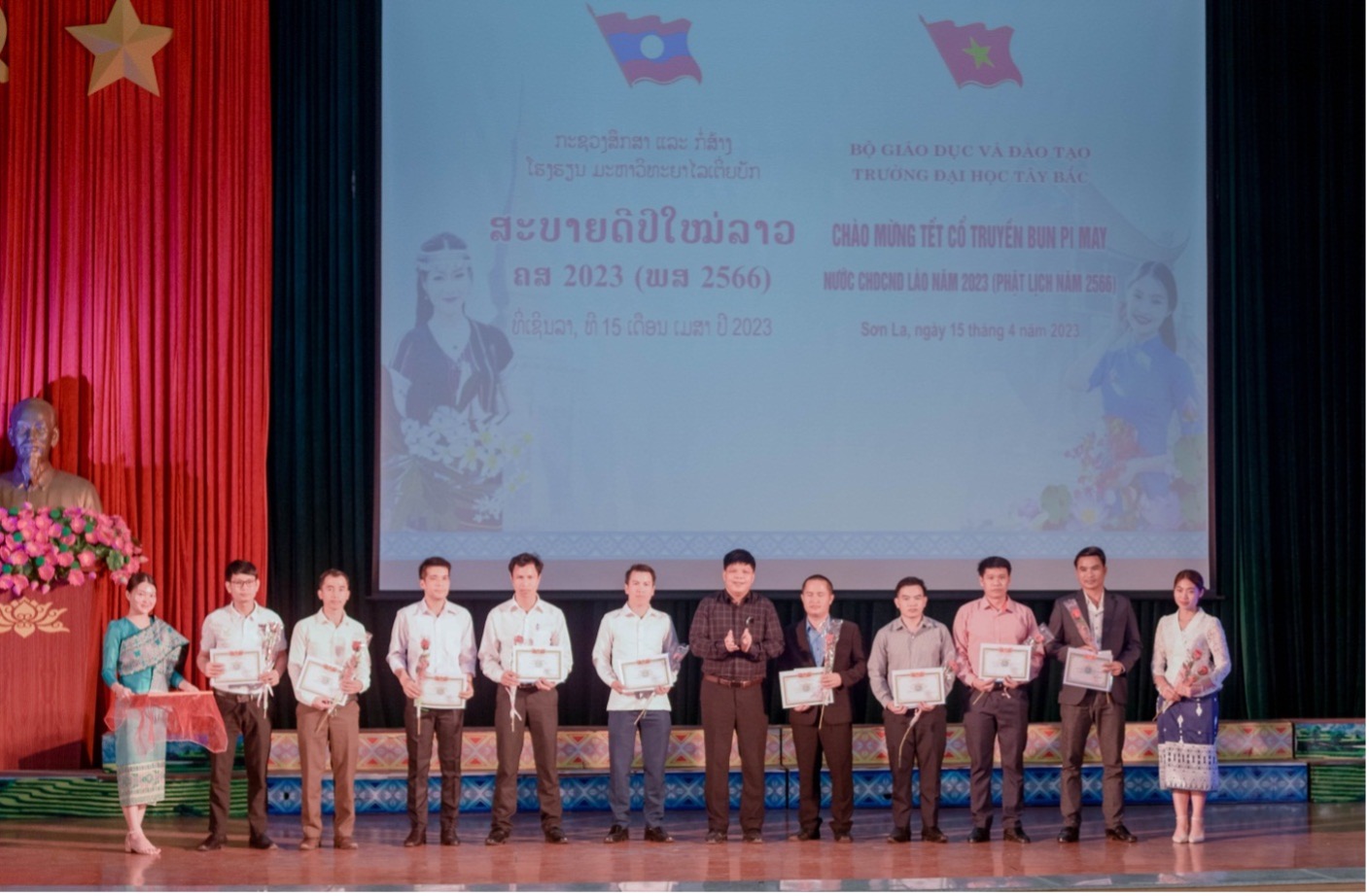 Trường Đại học Tây Bắc tổ chức Tết cổ truyền Bunpimay cho lưu học sinh Lào trong không khí đầm ấm vui tươi