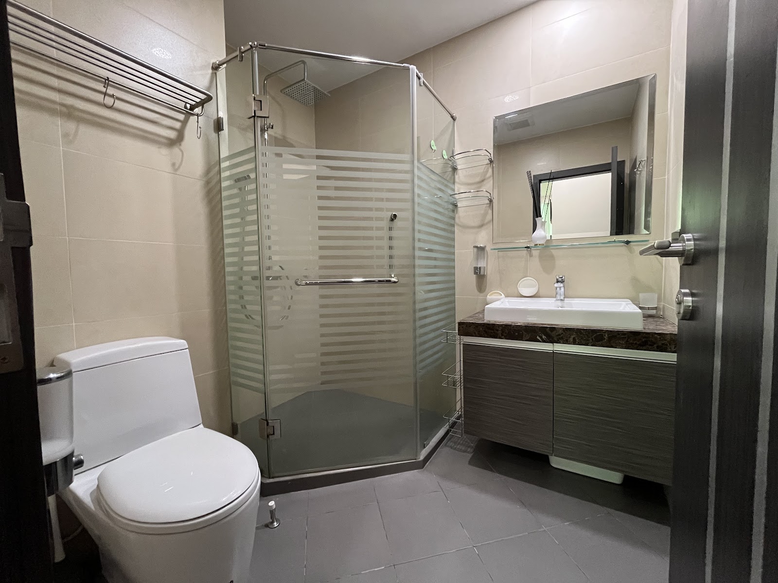House Grand Garden Home - 4 Bed, Floor 1 storey 5